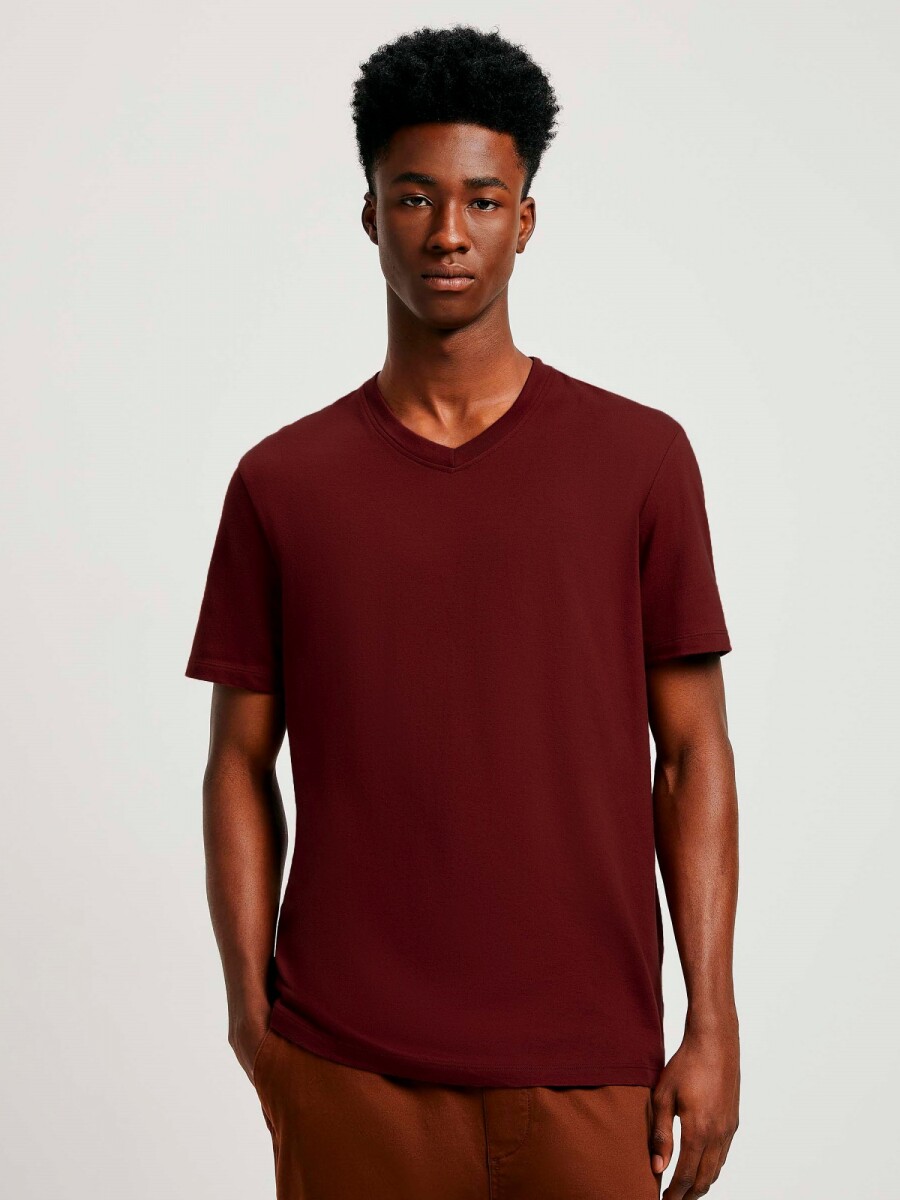 CAMISETA BÁSICA MANGA CORTA CUELLO EN V - BORDÓ 