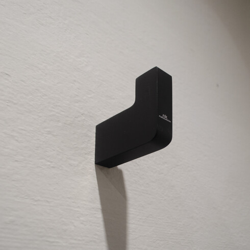 PERCHA METALICA DE BAÑO EN COLOR NEGRO ACABADO MATE NEGRO