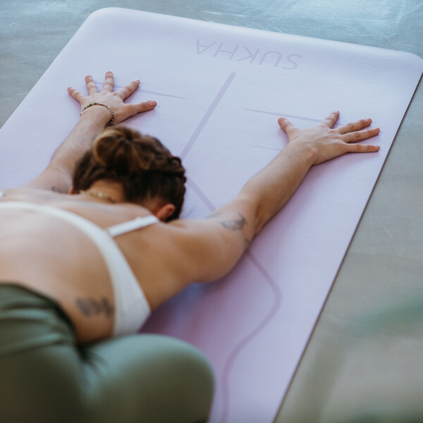 Yoga Mat Sukha Superior Con Alineación 5mm Lila