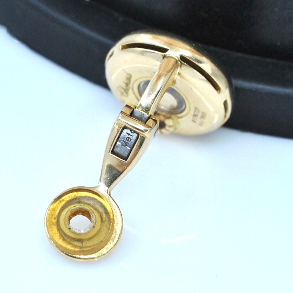 Par de caravanas Chopard Happy Diamonds modelo 84/1868 en oro 18k y brillantes Par de caravanas Chopard Happy Diamonds modelo 84/1868 en oro 18k y brillantes
