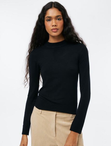BLUSA DE MANGA LARGA, CORTE AJUSTADO Y CUELLO ALTO NEGRO