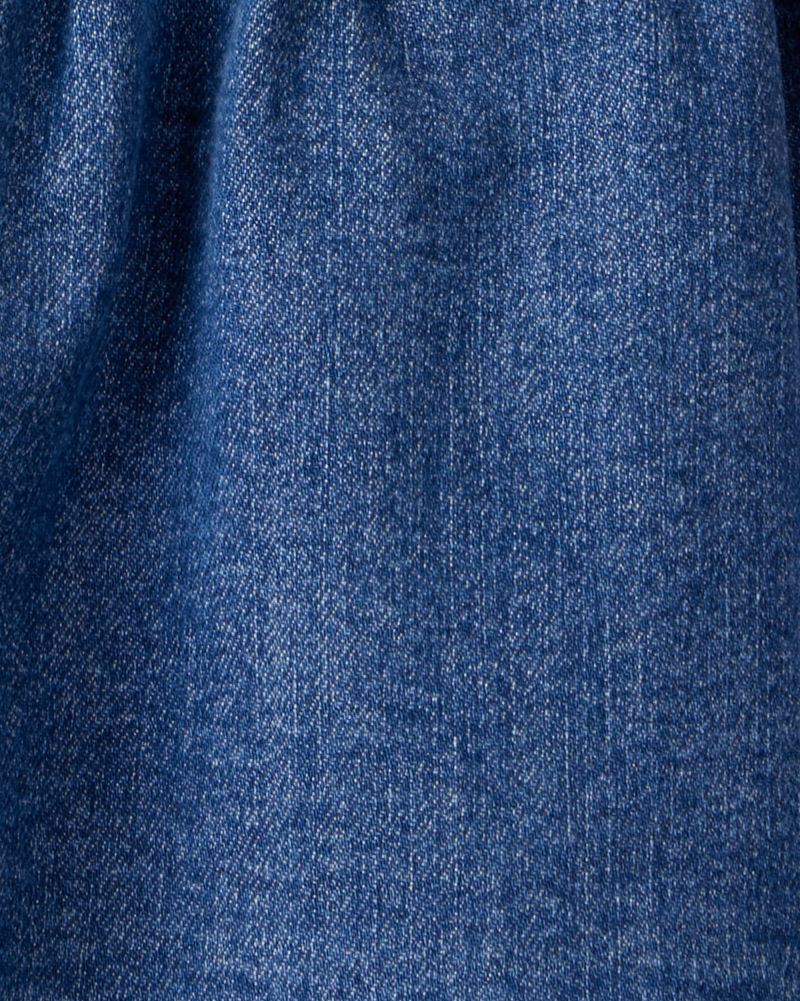 Set tres piezas, jumper jean, remera floral y medias Set tres piezas, jumper jean, remera floral y medias