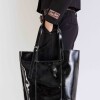 Shopper The Icon en cuero charol arrugado Negro