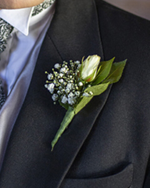 Boutonniere rosa + ilusión Boutonniere rosa + ilusión