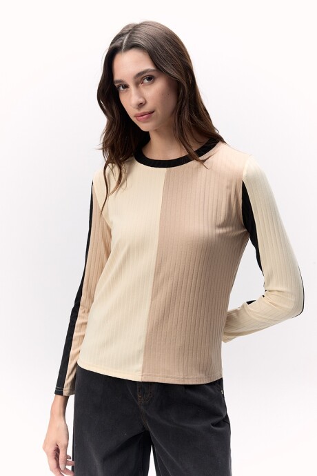 Remera Mantis Crudo