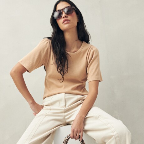 REMERA CARLO Caramelo