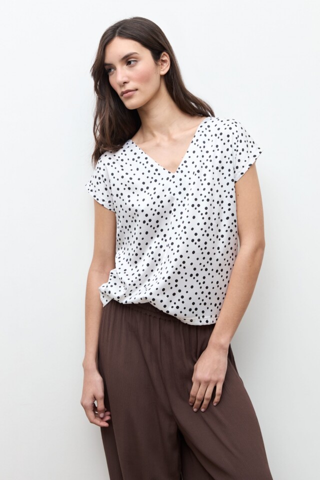 Blusa frente estampa lunares crudo