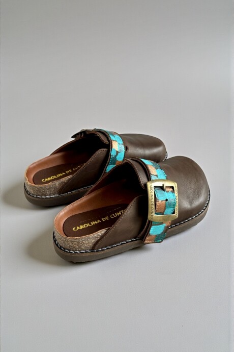 Sandalia SAKI Chocolate Línea Ottenta Con Arte Sandalia SAKI Chocolate Línea Ottenta Con Arte