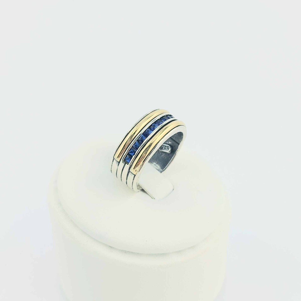 Anillo de Plata 925 con Double de Oro 18k y Circonias azules. 