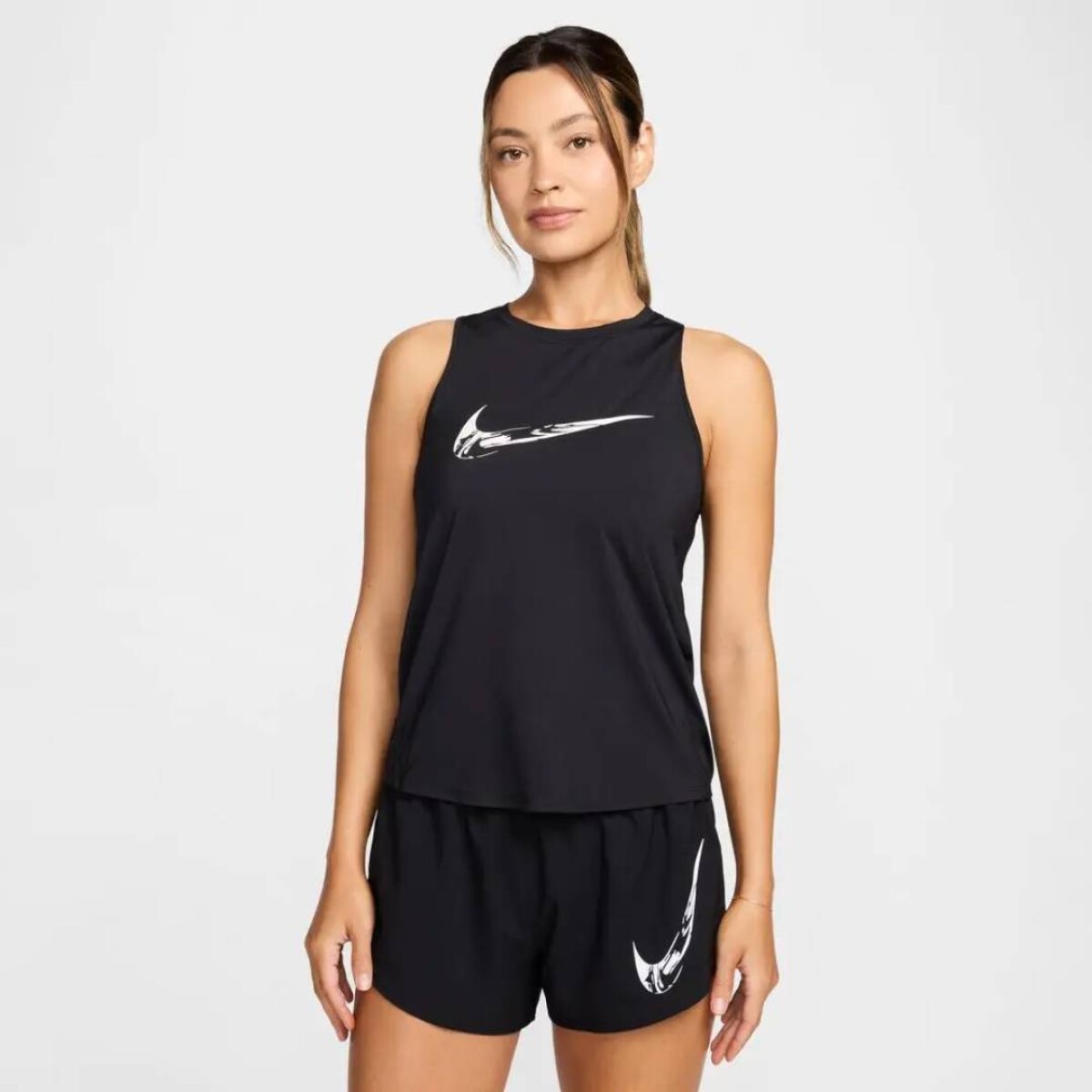 Remera Nike One Swoosh Hbr Dri-Fit Tanike de Mujer - Negro 
