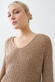 Sweater cinta escote V tostado