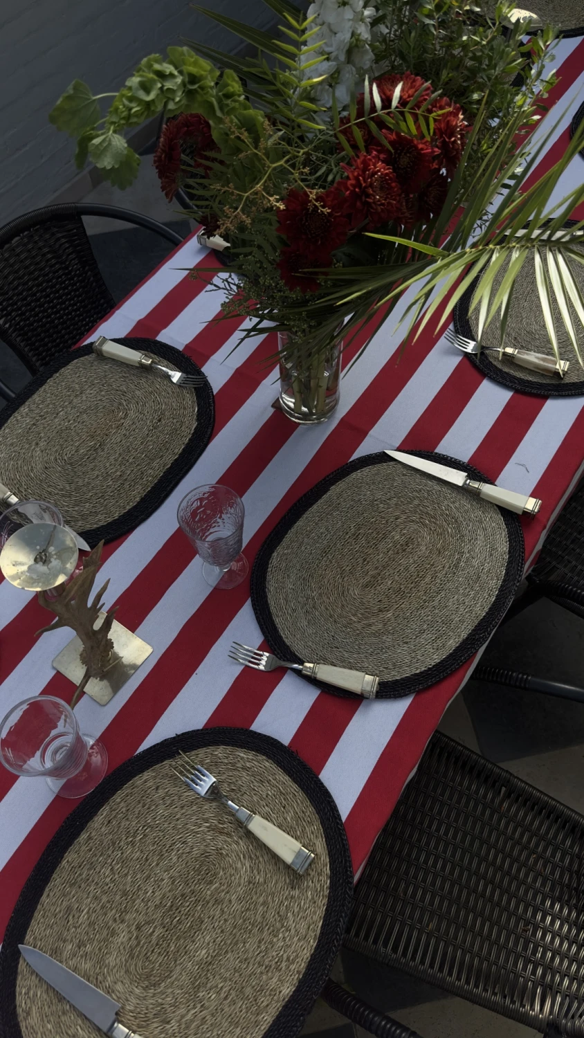 Stripes Tablecloth rojo n/a