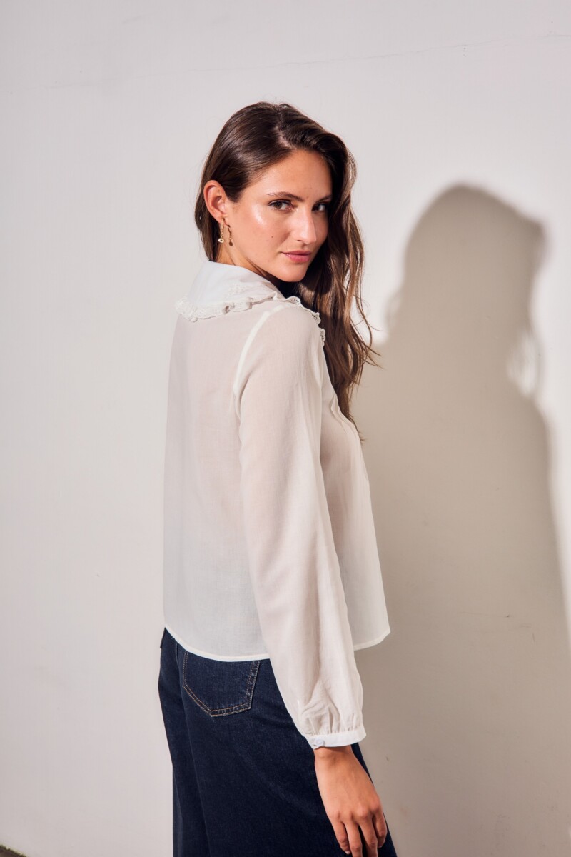 Blusa Cuello Bordado Nacar