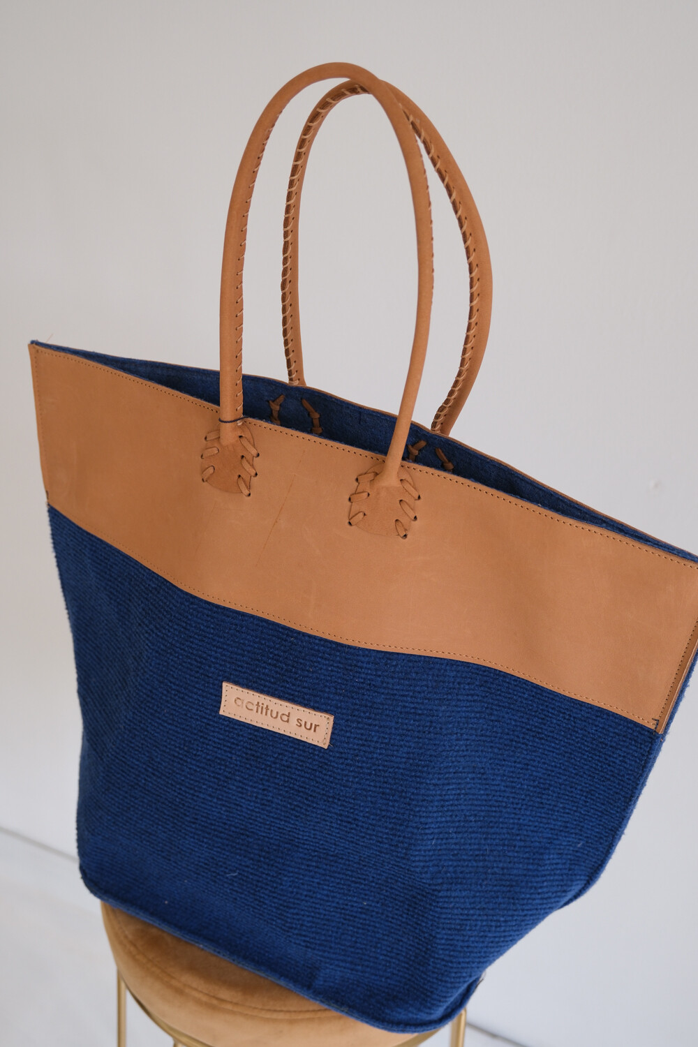 Medium Pertutti Bag Cuero Suela Azul