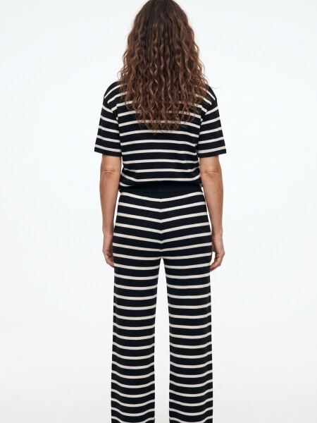 REMERA GENDRIA NEGRO
