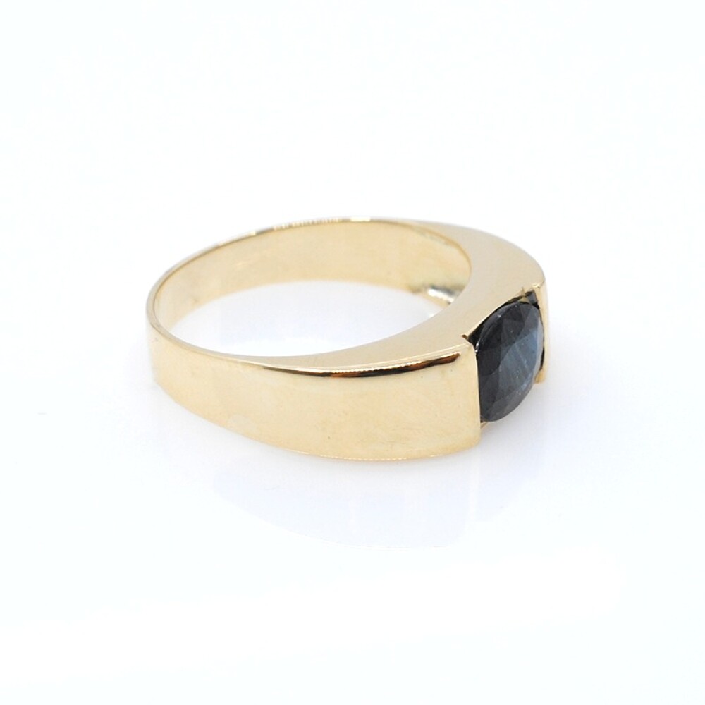 Anillo en oro 18k y zafiro Anillo en oro 18k y zafiro