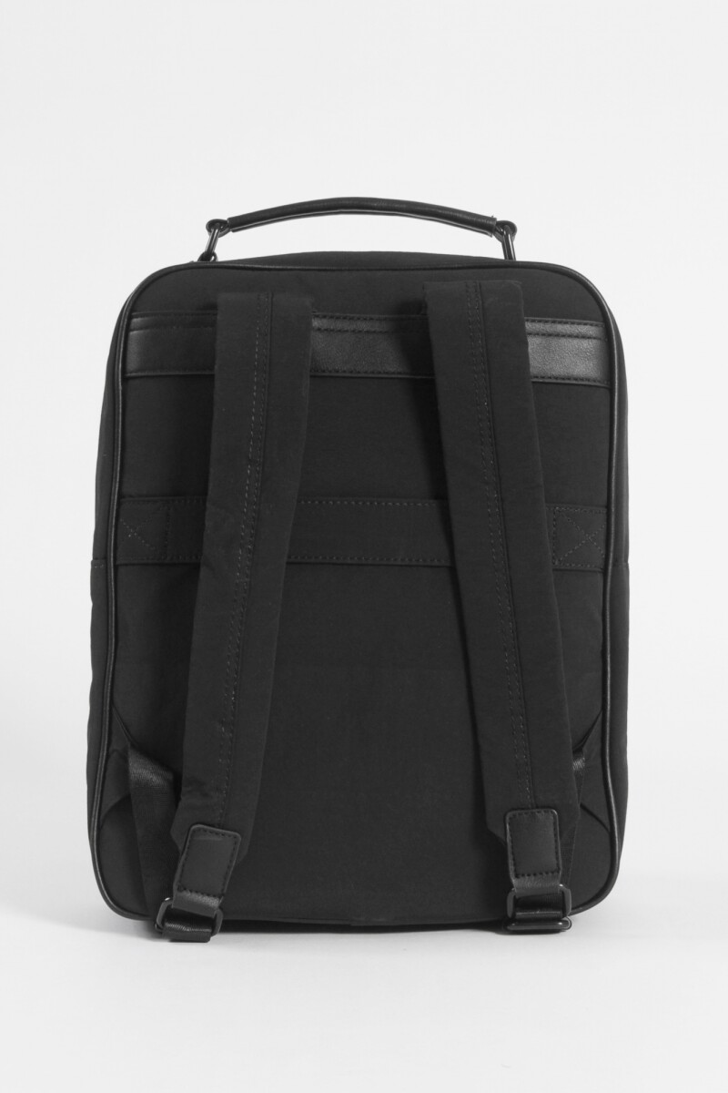 Mochila porta laptop cierres negro
