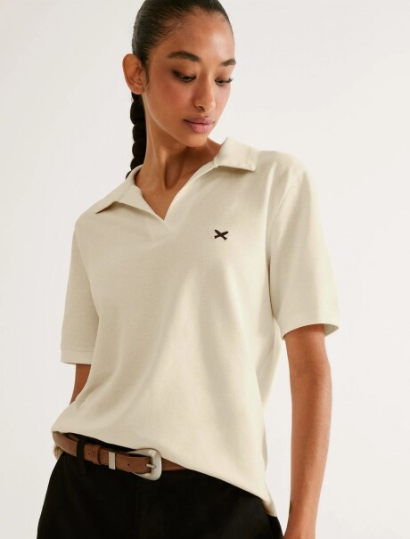 CAMISETA MANGA CORTA CON CUELLO AMARILLO