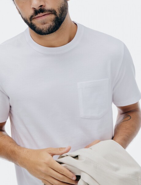 CAMISETA BÁSICA CON BOLSILLO BLANCO
