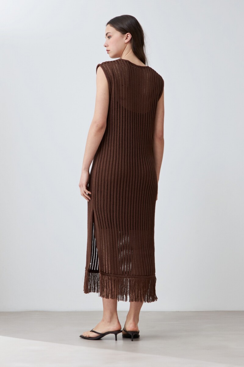 Vestido calado con flecos chocolate