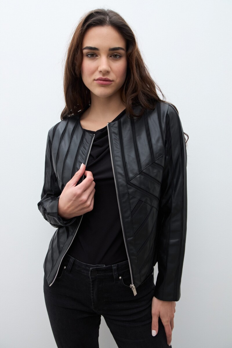 Chaqueta eco cuero con tul negro