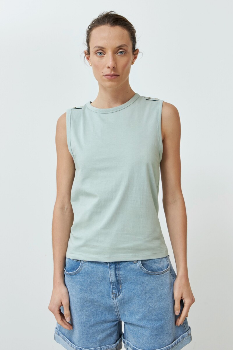 Musculosa con botones en hombros verde agua