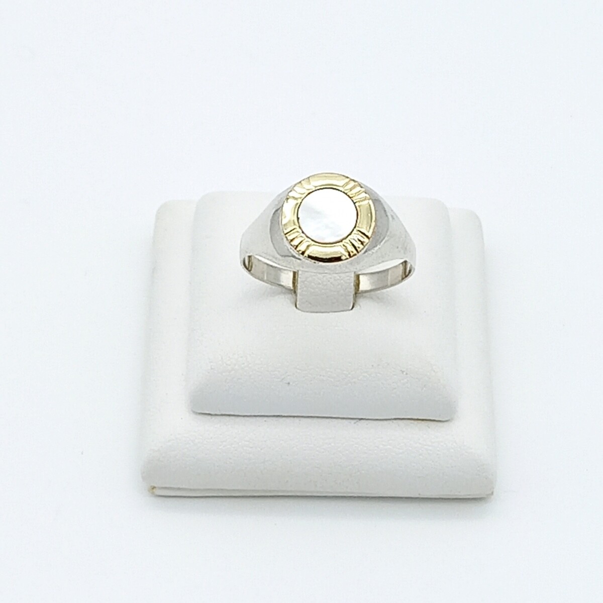 Anillo de plata 925 double en oro 18 ktes y nácar. 