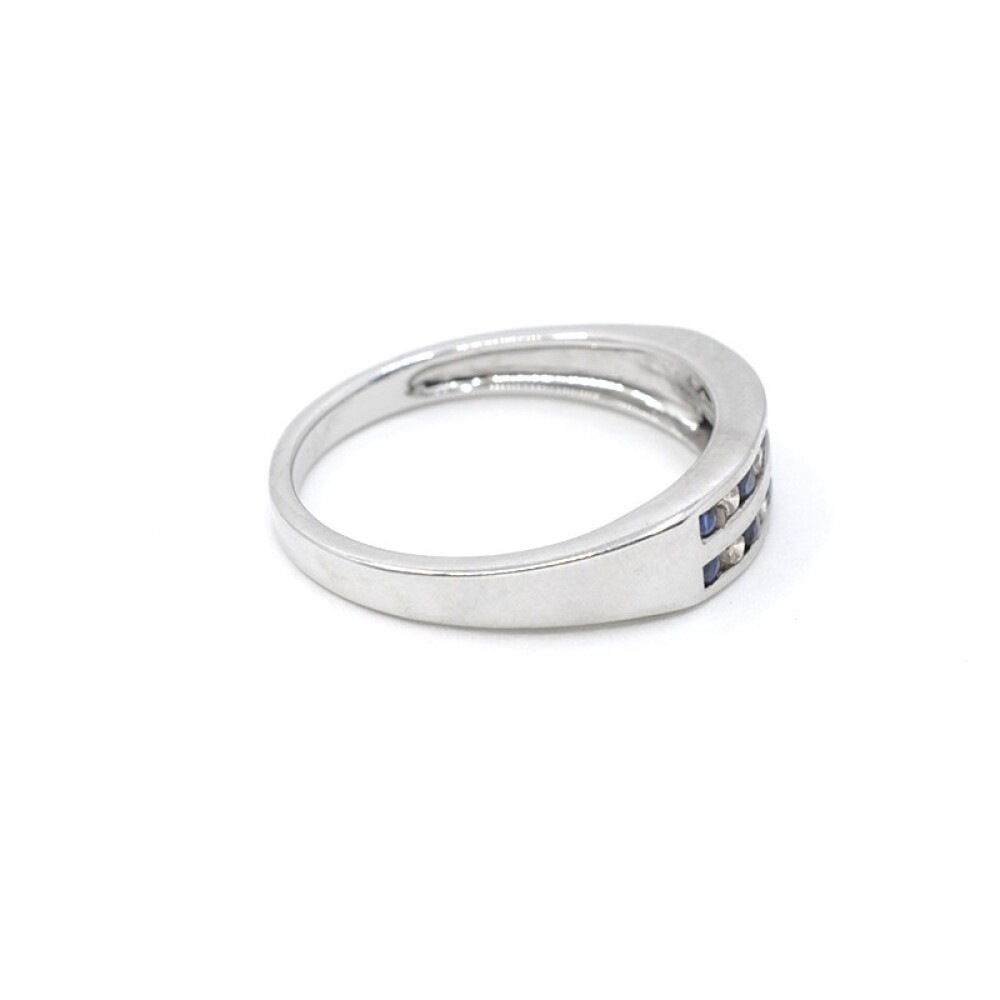 Anillo Medio Sin Fin En Oro Blanco, Brillantes Y Zafiros Anillo Medio Sin Fin En Oro Blanco, Brillantes Y Zafiros