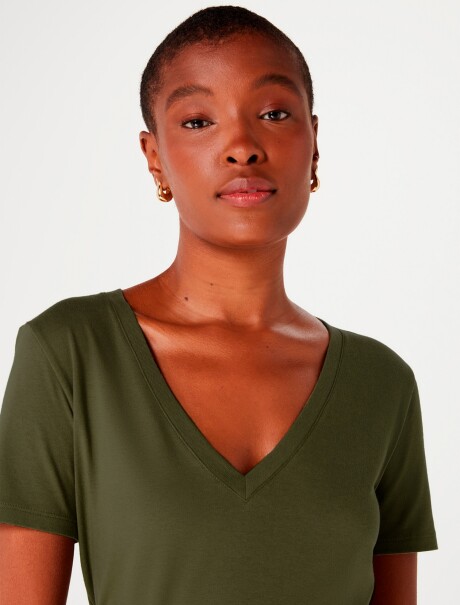 CAMISETA BÁSICA CUELLO EN V VERDE OSCURO