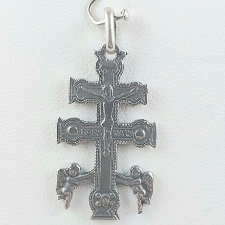 Cruz de plata 925. Modelo, CARAVACA, protectora del hogar. Cruz de plata 925. Modelo, CARAVACA, protectora del hogar.