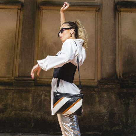 Sobre Cali Negro Blanco y Suela