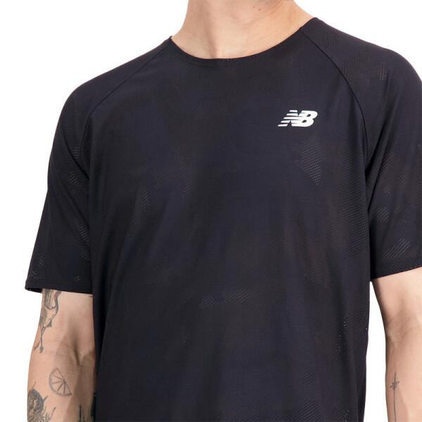 Remera New Balance Q Speed Negro