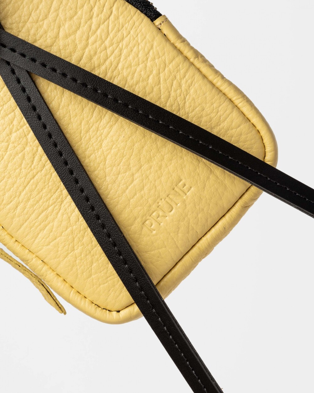 Porta celular Pia en cuero graneado Vainilla