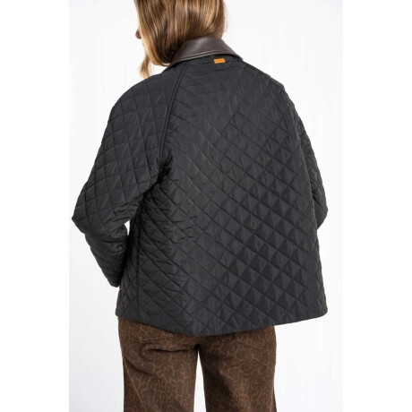 Campera Capitoneada Cuello Negro