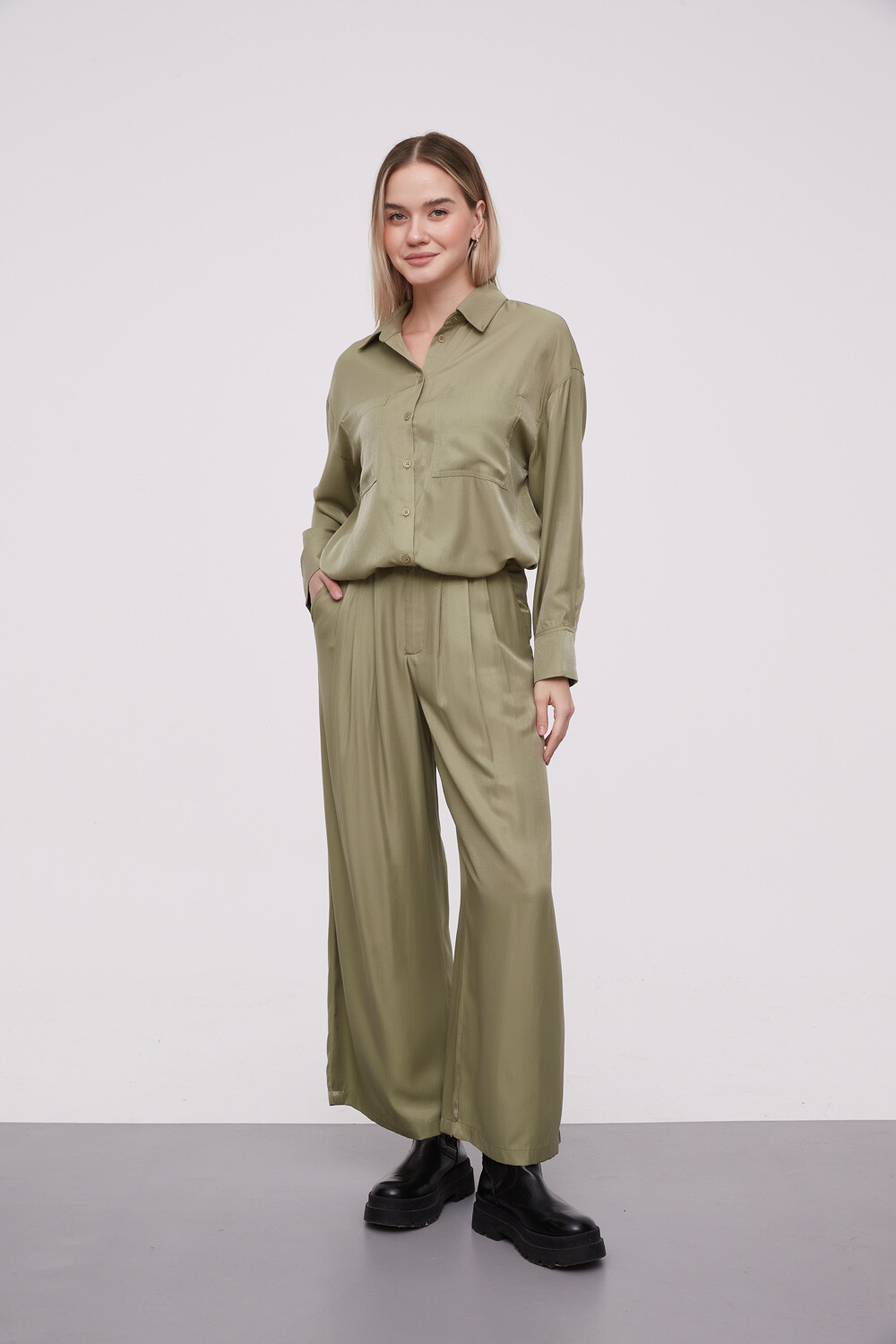 Pantalon Bucut Verde Palido