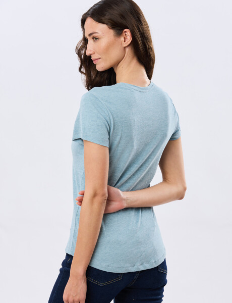 REMERA BÁSICA DE ALGODÓN Celeste
