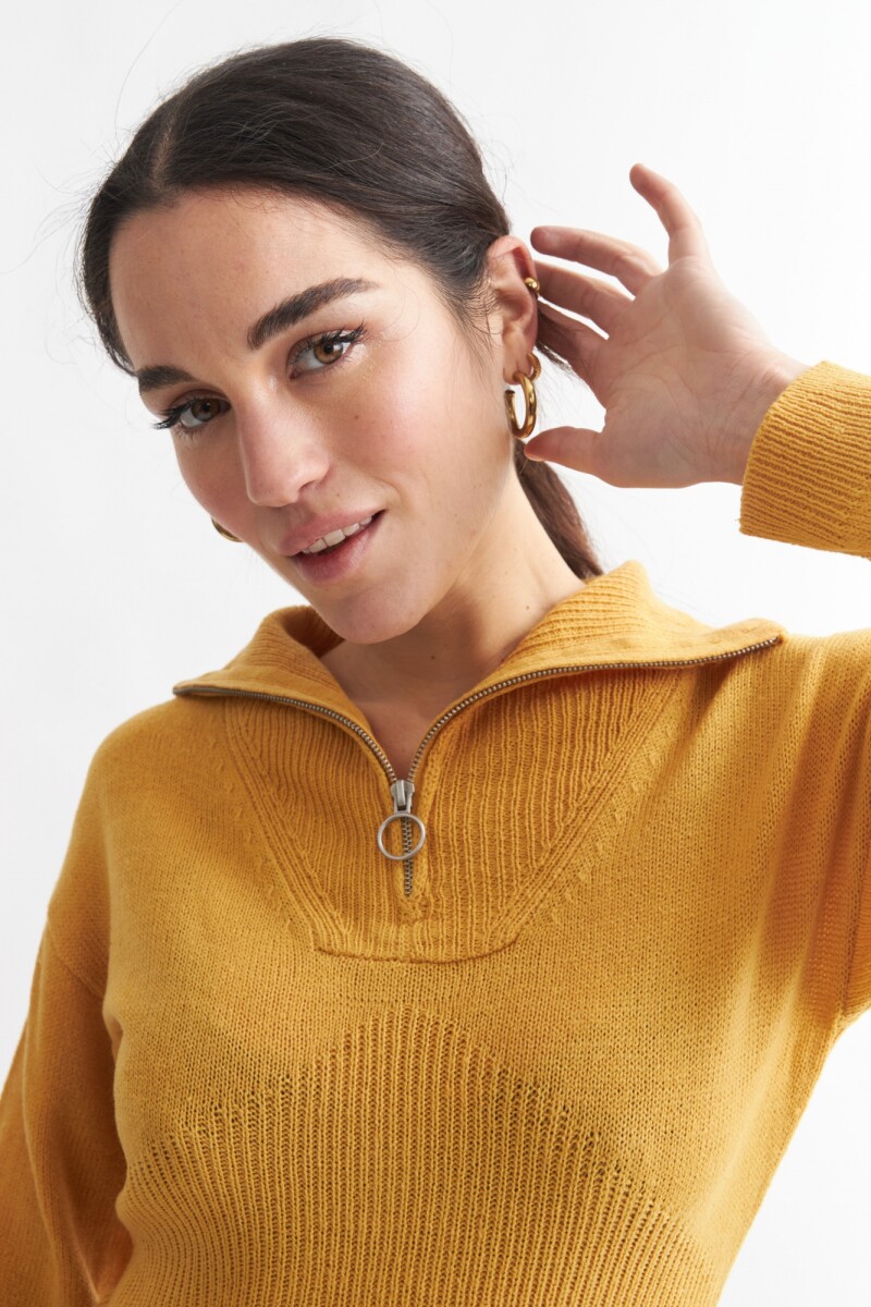 Vestido corto tejido con medio cierre AMARILLO