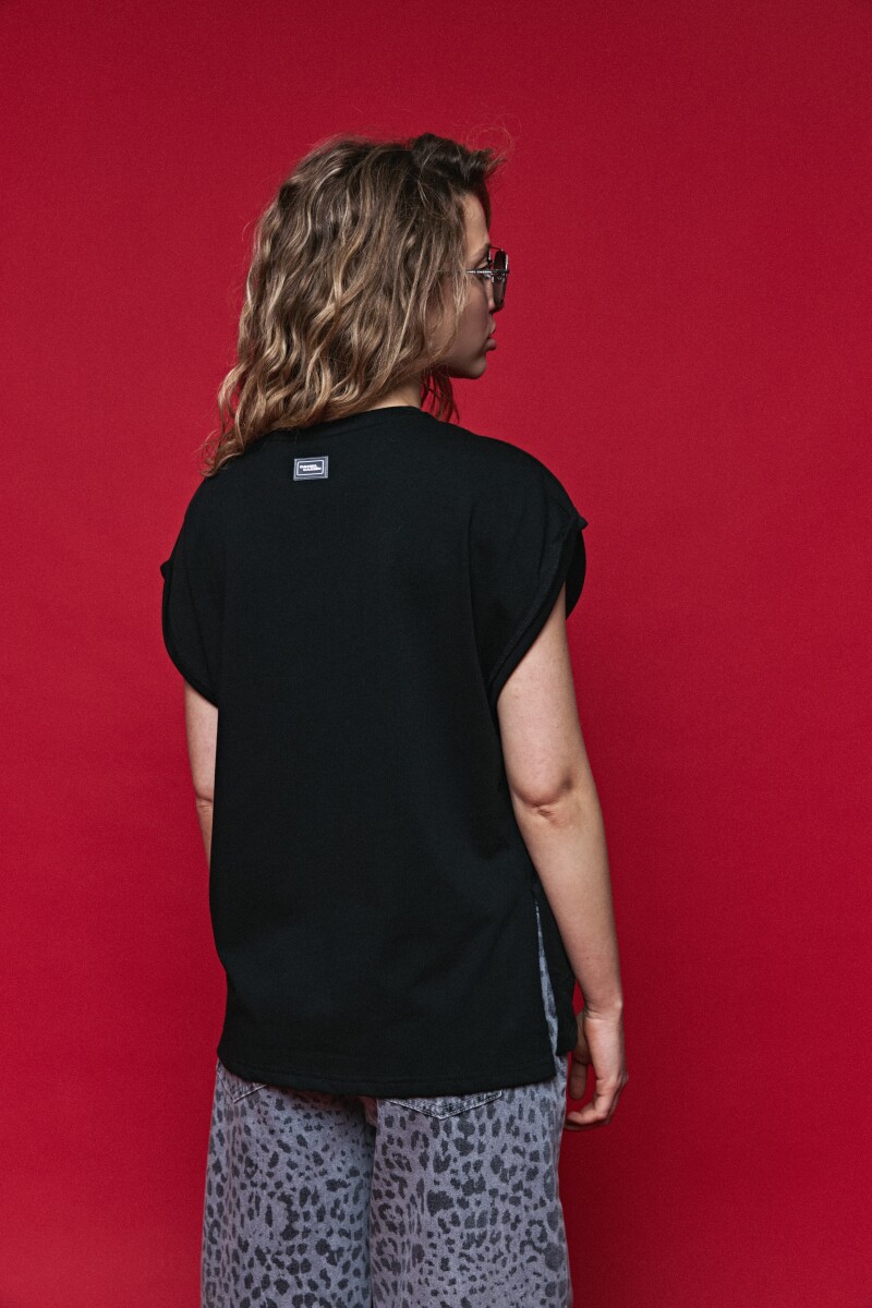 REMERA AIRA Negro