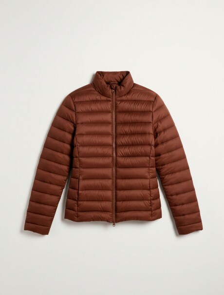 CAMPERA PUFFER CON BOLSILLOS MARRÓN