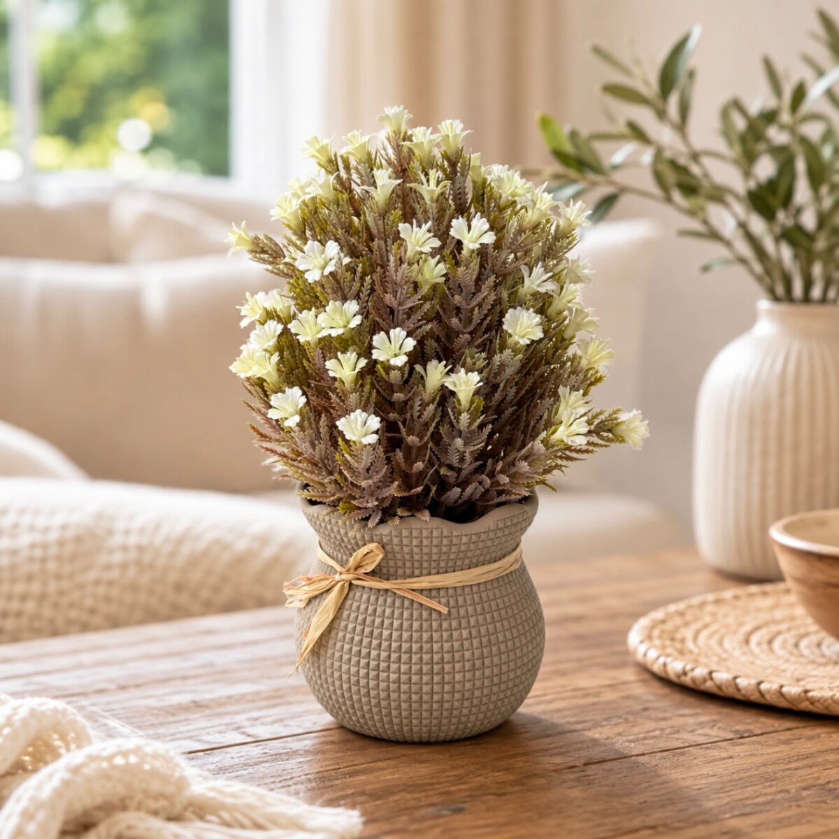 Planta Artificial con Flores Color Marfil y Maceta Decorativa con Lazo Altura 25cm 