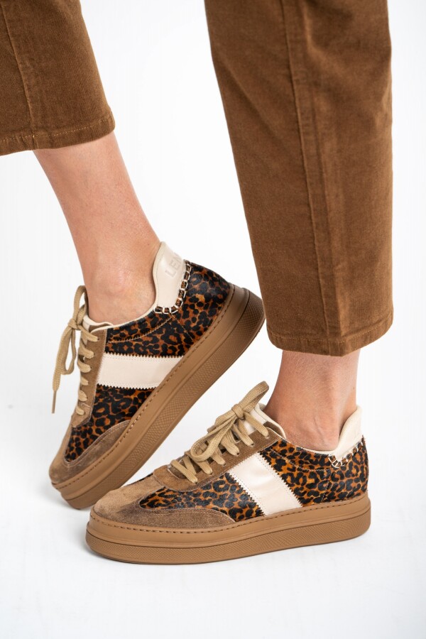 Zapatilla Animal Print Cuero Cafe