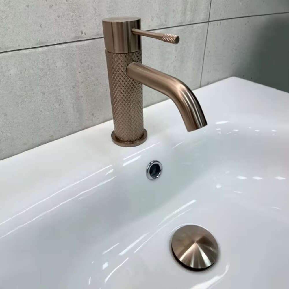 Grifería de lavatorio Monocomando bajo de mesada Signature bronce cepillado Grifería De Lavatorio Monocomando Bajo De Mesada Signature Bronce Cepillado