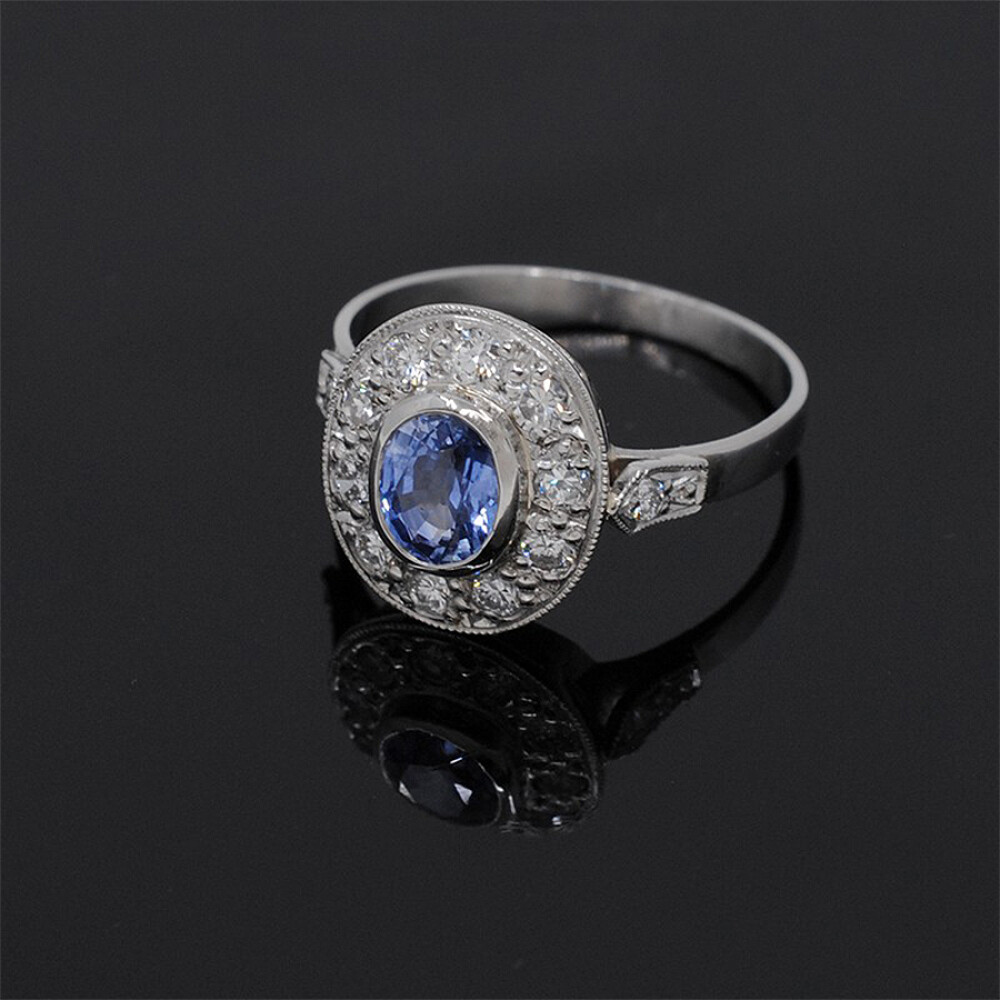 Anillo En Platino Con Brillantes Y Zafiro Central Anillo En Platino Con Brillantes Y Zafiro Central
