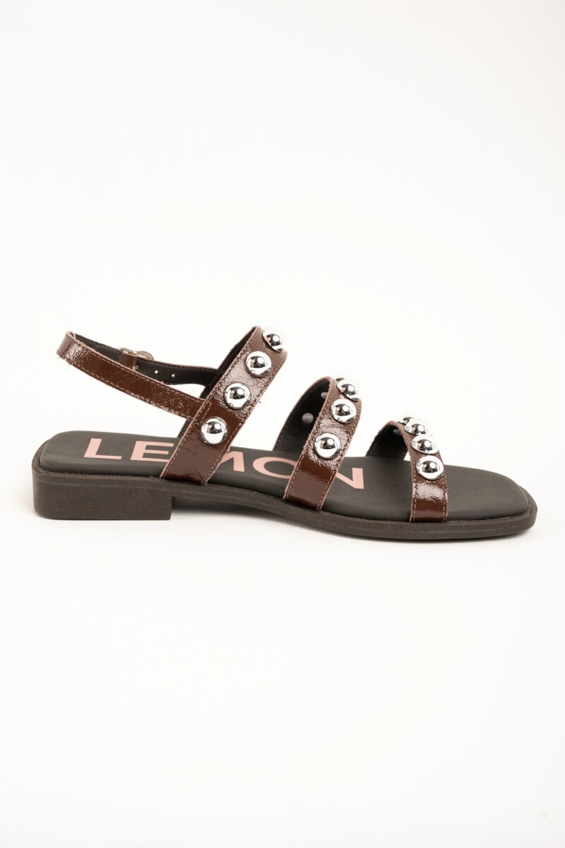 Sandalia De Tiras Con Tachas Chocolate