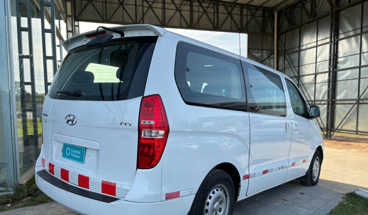 Hyundai H1 12Plz Minibus Diesel - 2014 Hyundai H1 12Plz Minibus Diesel - 2014