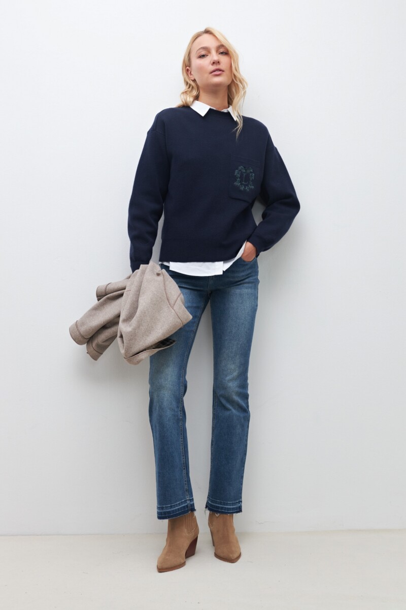 Sweater oversized con bolsillo bordado - azul marino 