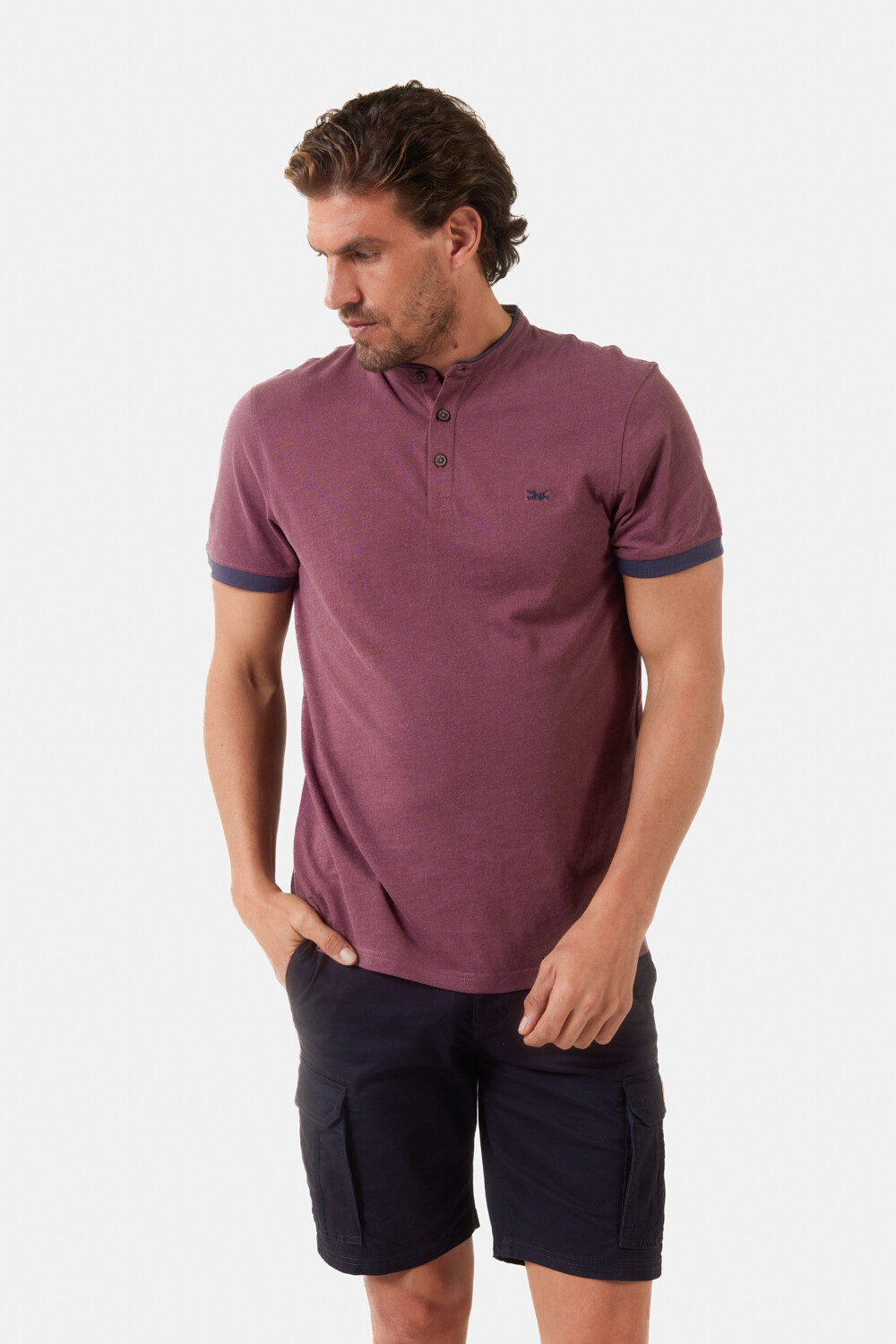 REMERA LISA CUELLO MAO Bordo