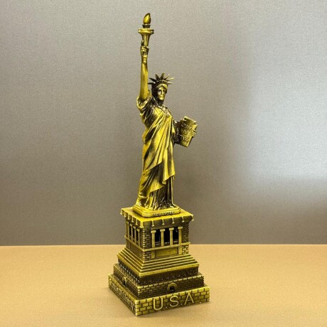 Estatua de la Libertad Metálica Decorativa Altura 32cm x Largo 9cm x Ancho 9cm Estatua de la Libertad Metálica Decorativa Altura 32cm x Largo 9cm x Ancho 9cm