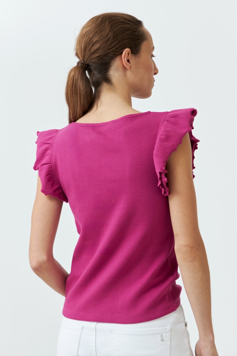 Top canalé con volados fucsia
