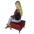 Puff tela y patas de madera Bordó